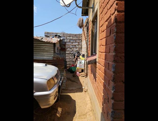 6 BEDROOM HOUSE FOR SALE IN CHLOORKOP